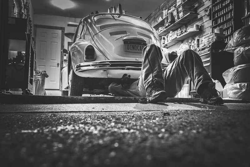 3. Réparer les rayures et les taches sans tout poncer